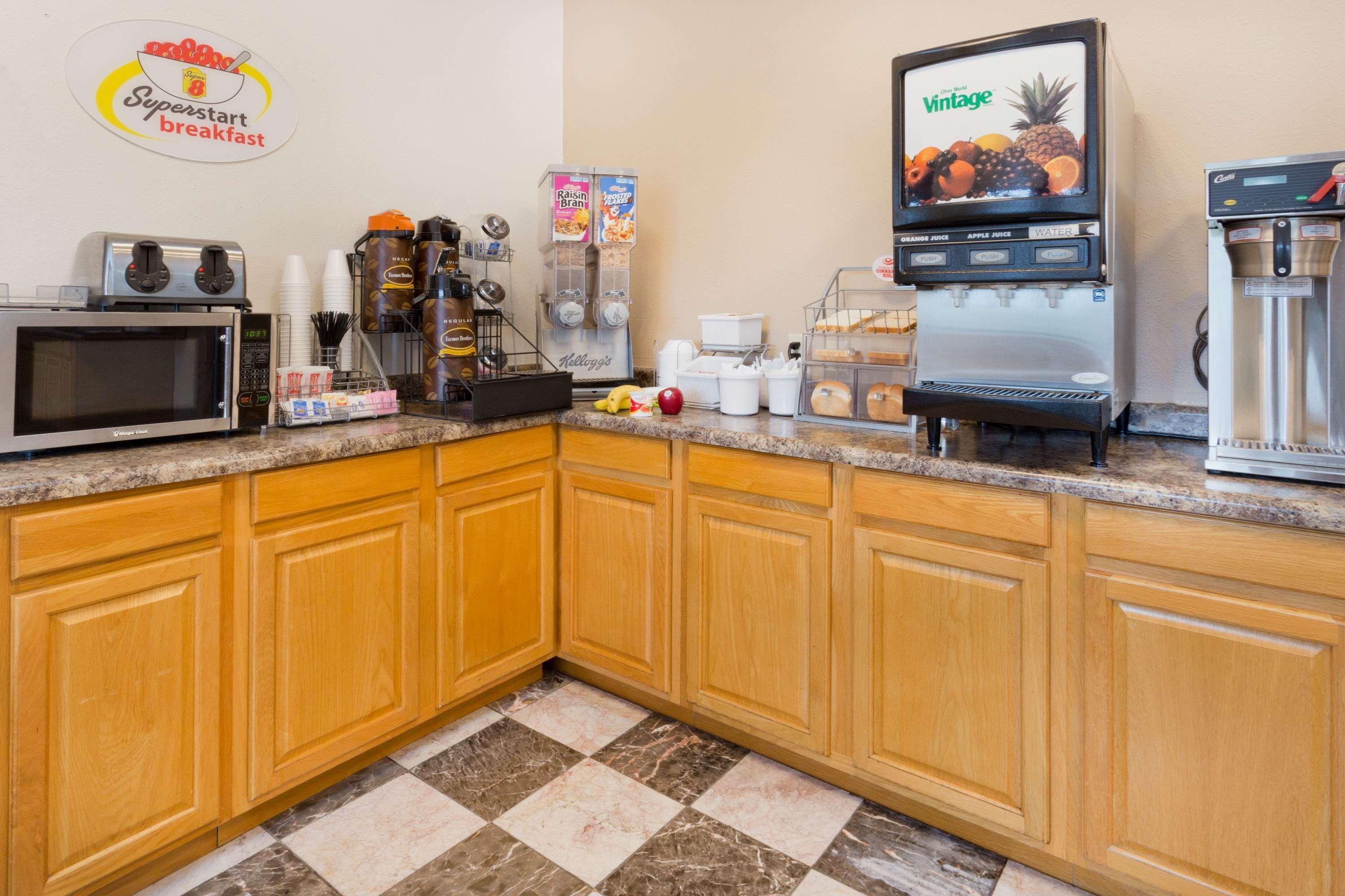 Super 8 By Wyndham Rockford I-90 Casino District Ξενοδοχείο Εξωτερικό φωτογραφία