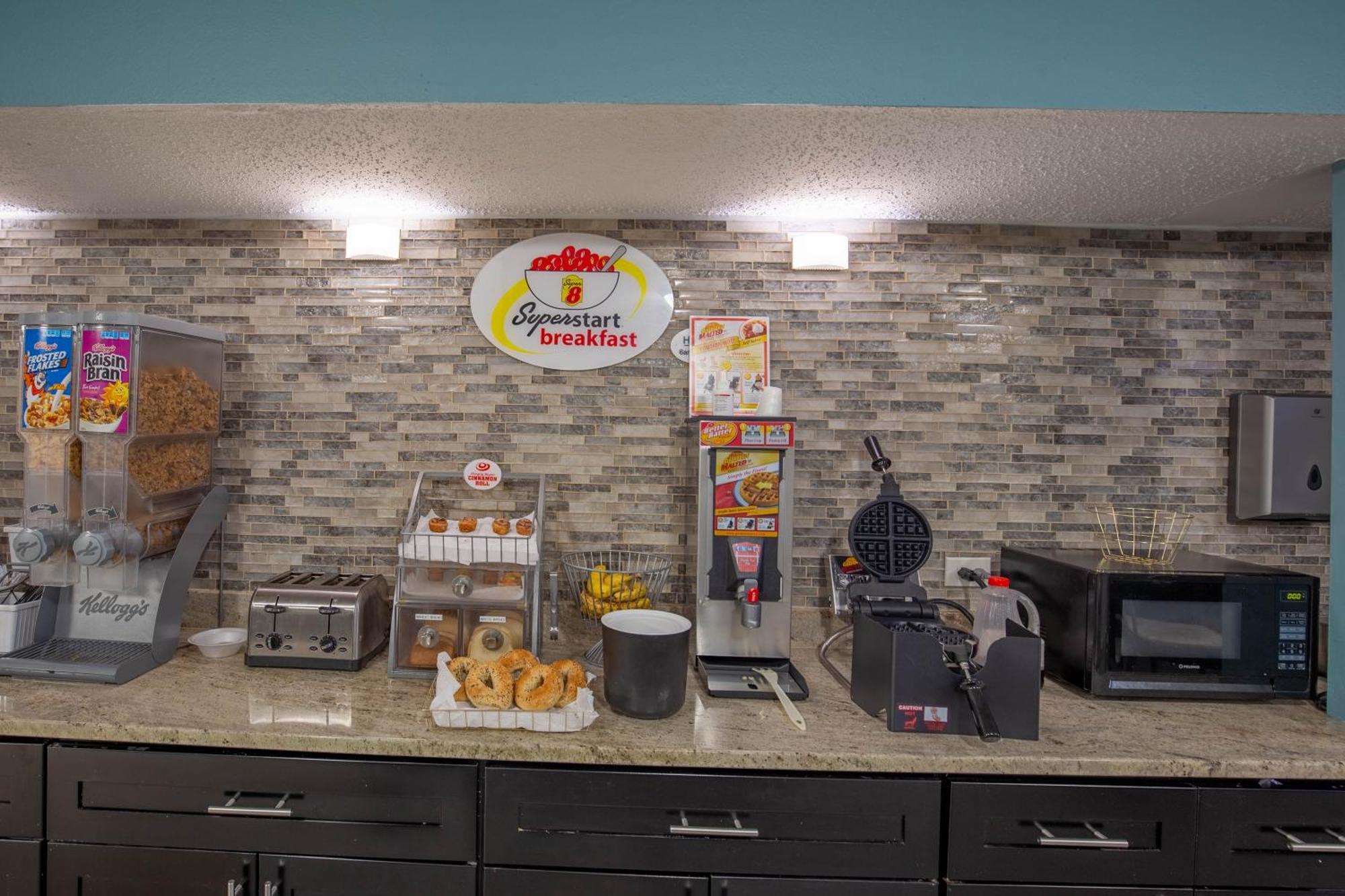 Super 8 By Wyndham Rockford I-90 Casino District Ξενοδοχείο Εξωτερικό φωτογραφία