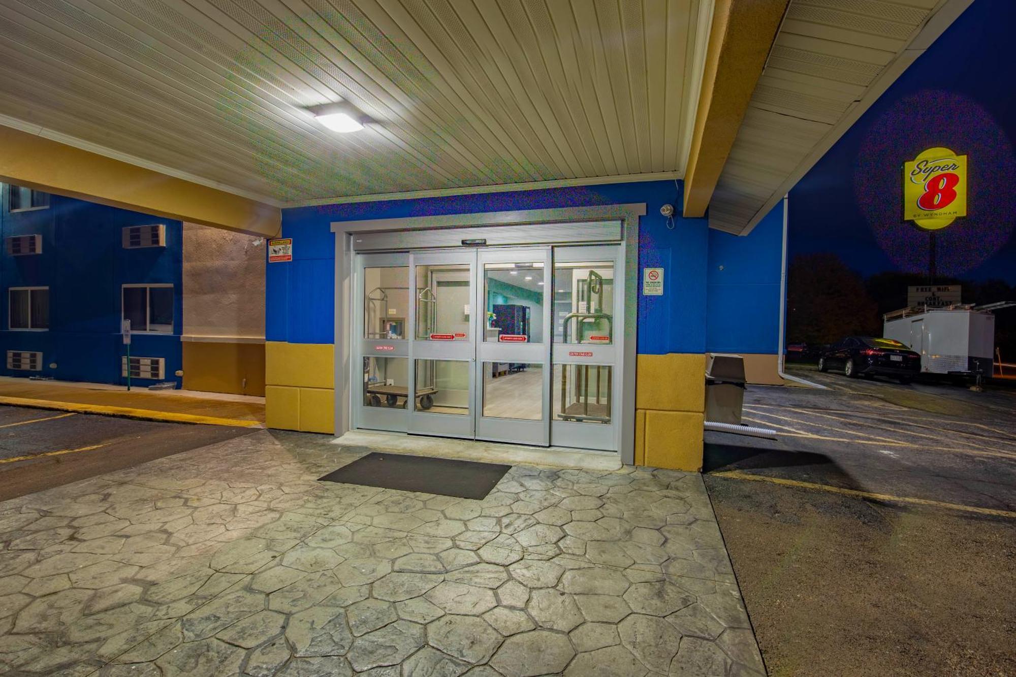 Super 8 By Wyndham Rockford I-90 Casino District Ξενοδοχείο Εξωτερικό φωτογραφία