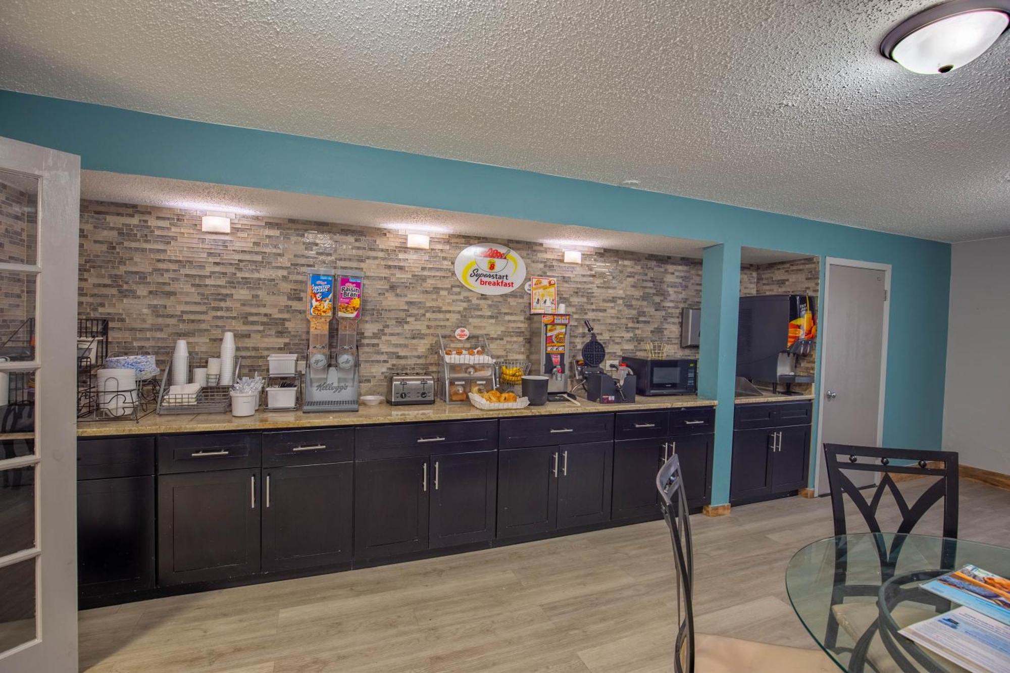 Super 8 By Wyndham Rockford I-90 Casino District Ξενοδοχείο Εξωτερικό φωτογραφία
