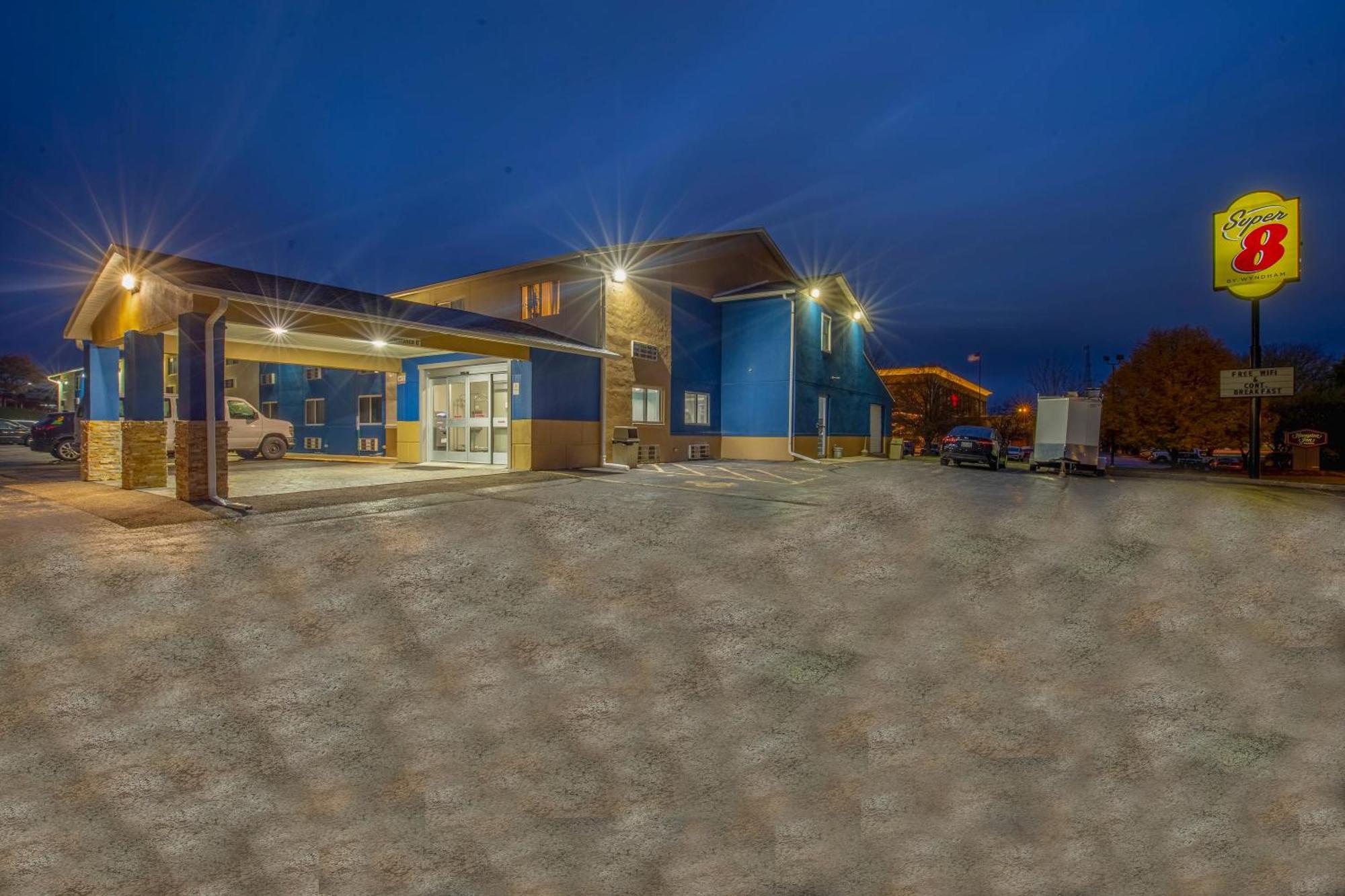 Super 8 By Wyndham Rockford I-90 Casino District Ξενοδοχείο Εξωτερικό φωτογραφία