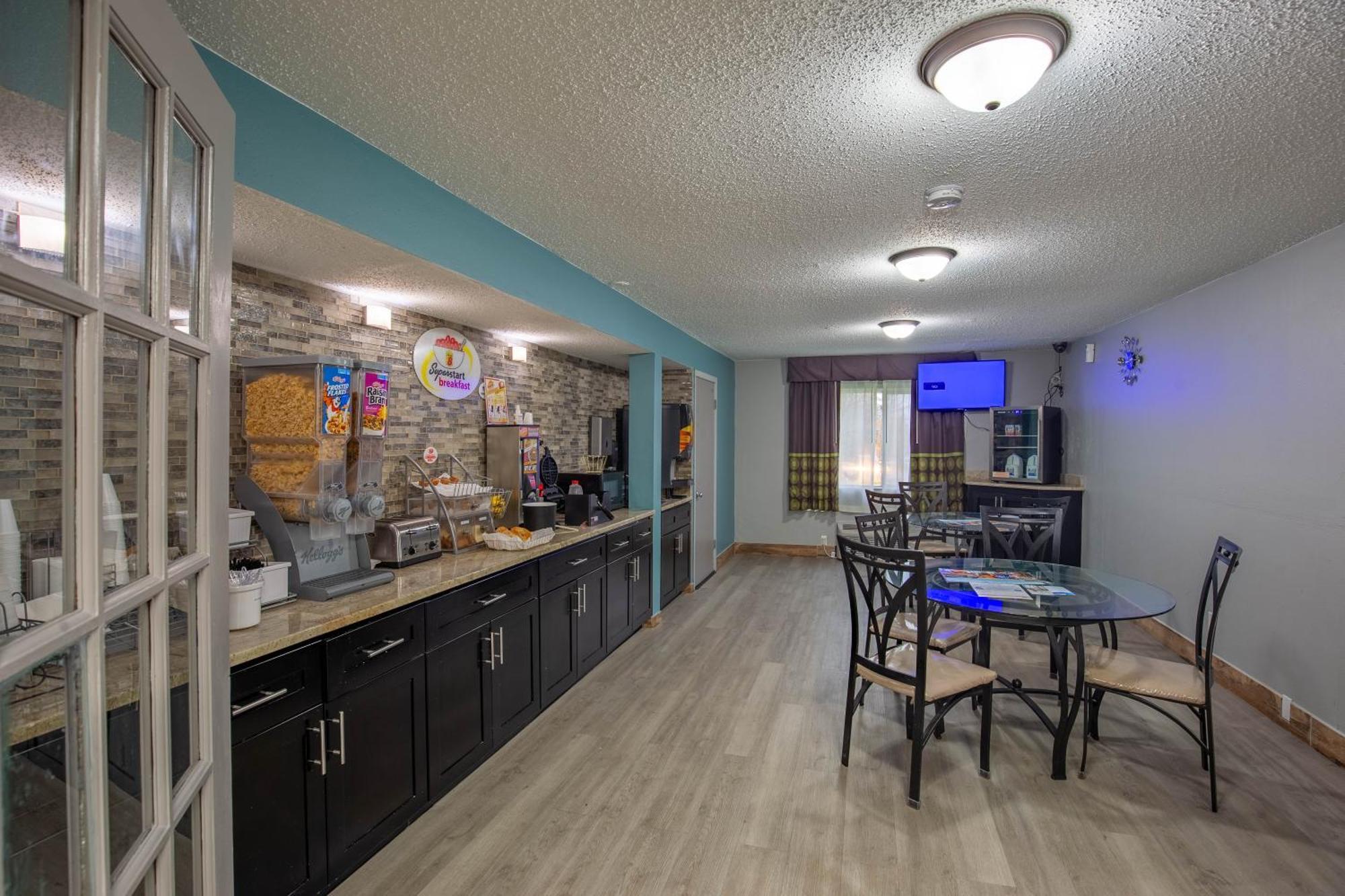 Super 8 By Wyndham Rockford I-90 Casino District Ξενοδοχείο Εξωτερικό φωτογραφία